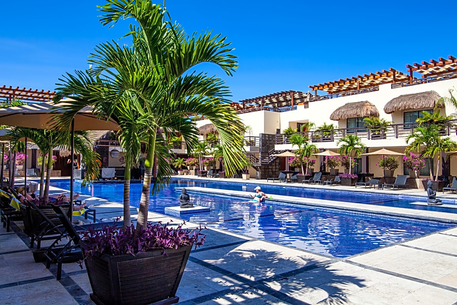 Aldea Thai by oceanfront