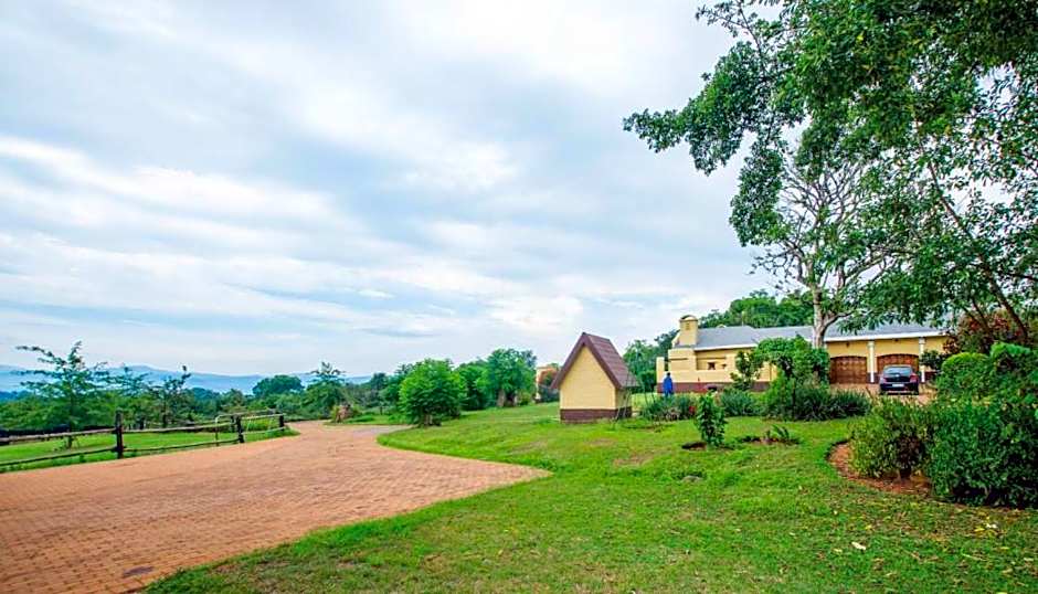 Hoyohoyo Koeltehuis Farm Lodge