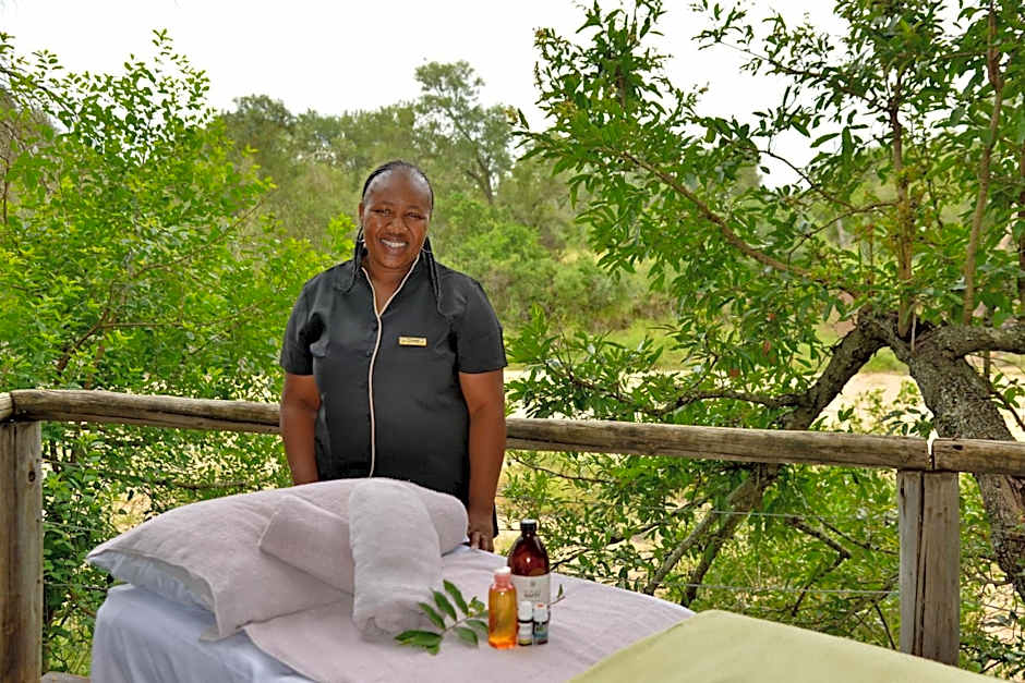 Rhino Post Safari Lodge