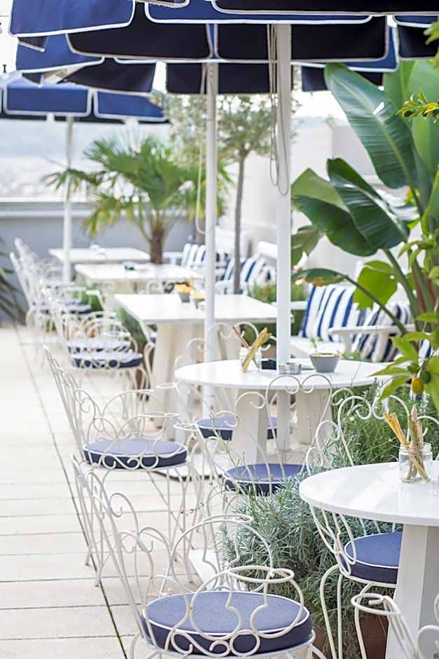 Hotel Midmost
