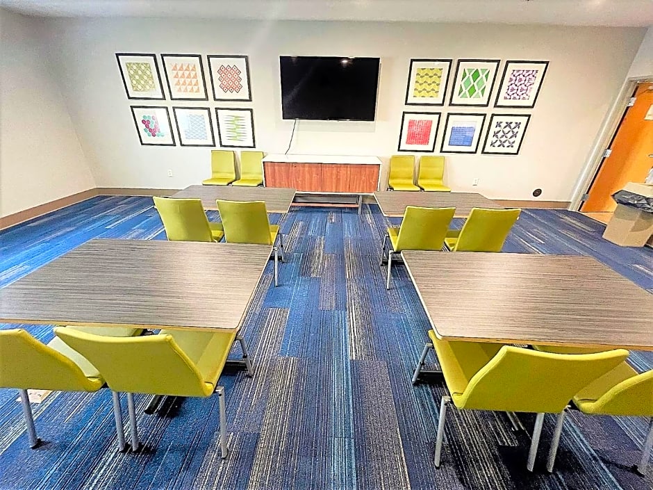 Holiday Inn Express Hotel & Suites Lincoln South By IHG