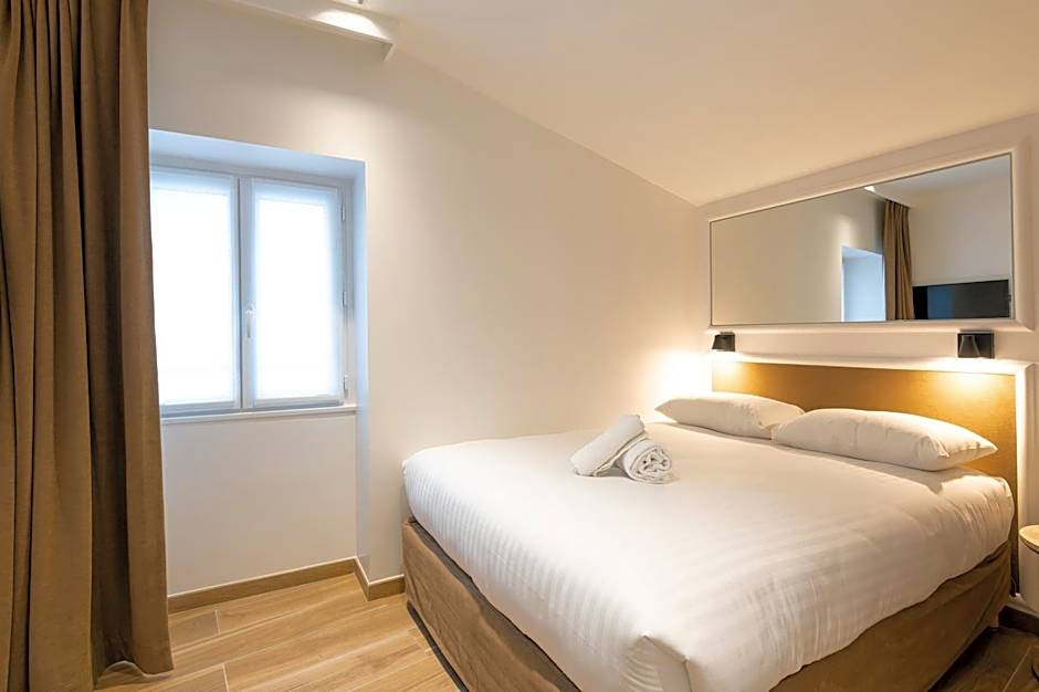 HOTEL AU COEUR DE REPUBLIQUE