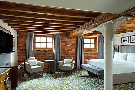 Superior, Larger Guest room, 1 King