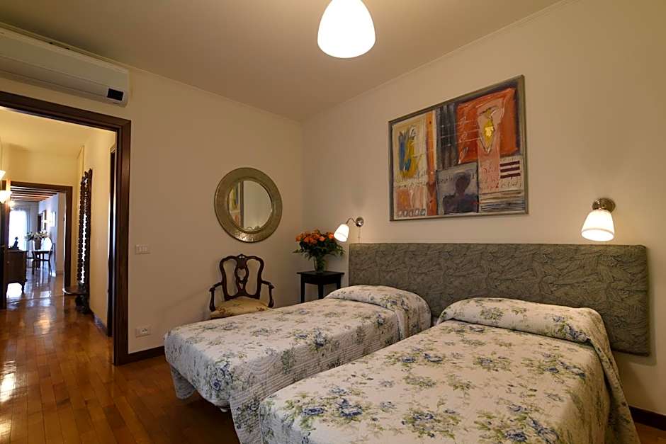 PadovaResidence Apartments - vista Piazza delle Erbe e Palazzo della Ragione