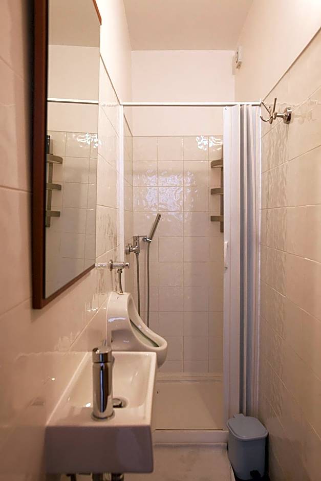 Ericeira Chill Hill Hostel & Private Rooms