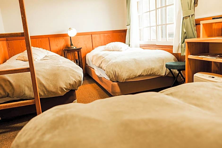 Hakuba Pension & Log Hotel Meteor