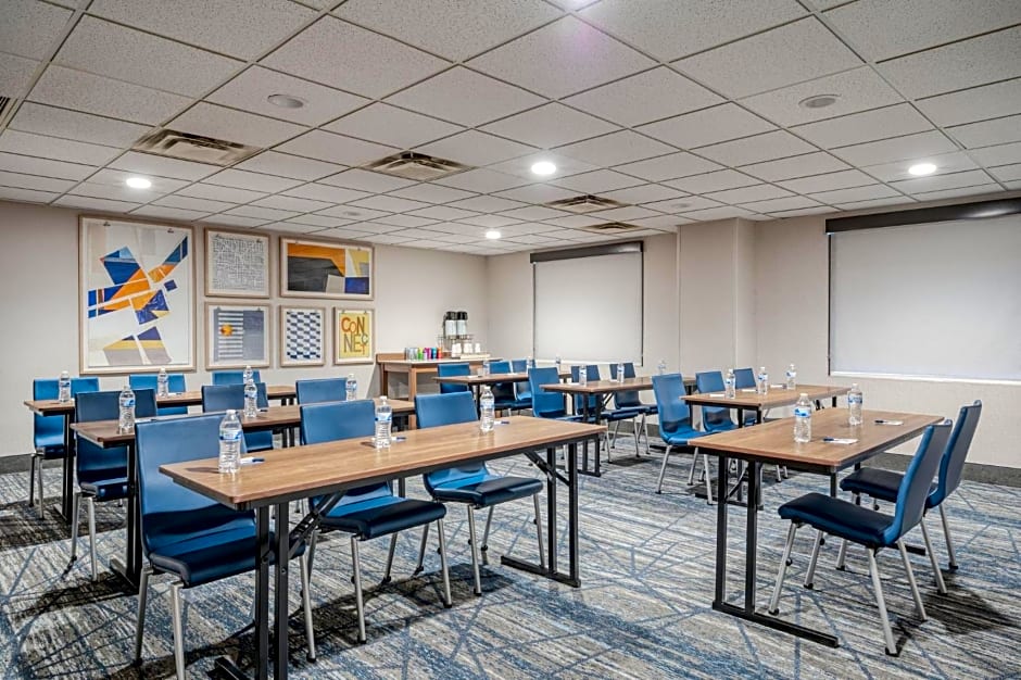 Holiday Inn Express Hotel & Suites Columbus Airport