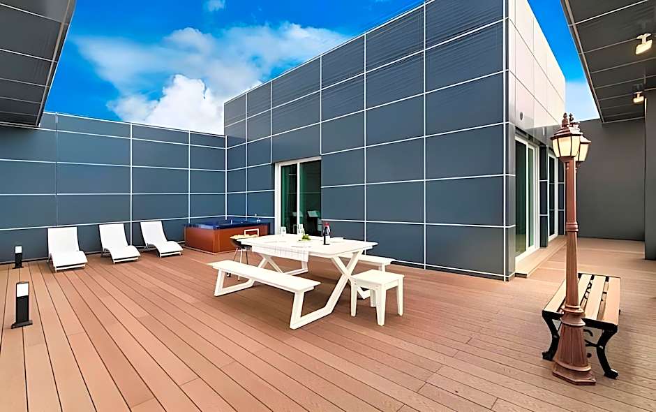 Paju Khills the terrace