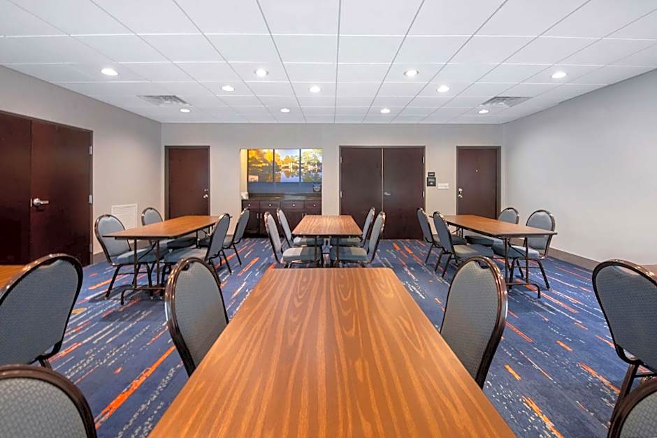 Hampton Inn By Hilton & Suites Harvey