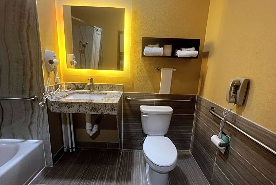Super 8 by Wyndham Pasadena
