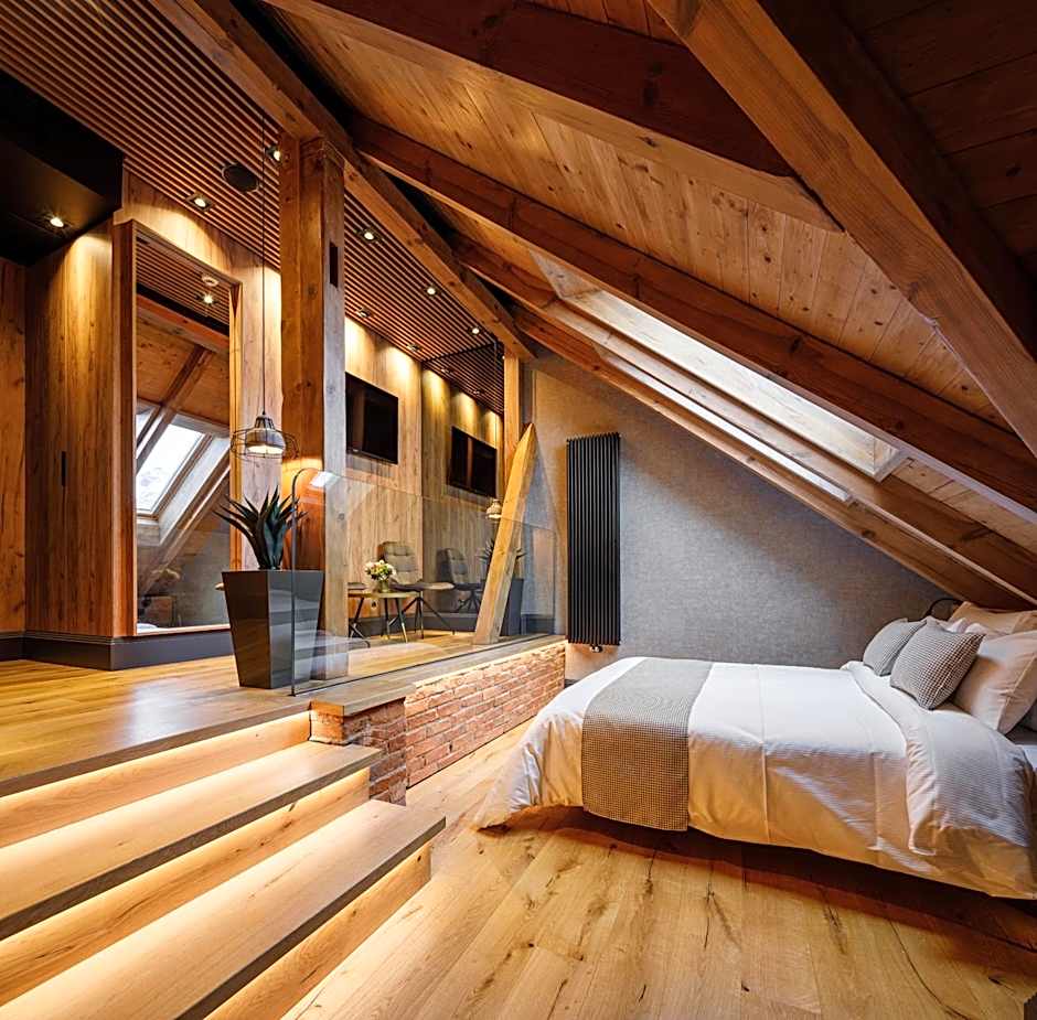 SCHUSTER Boarding House