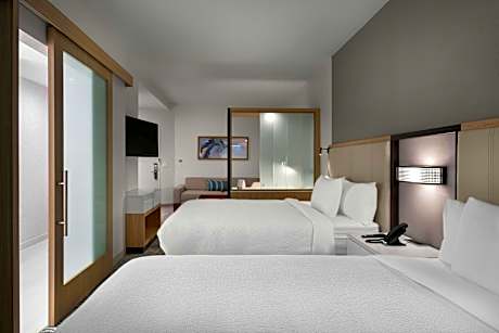 Double Queen Suite, Guest Room, 2 Queen, Sofa Bed