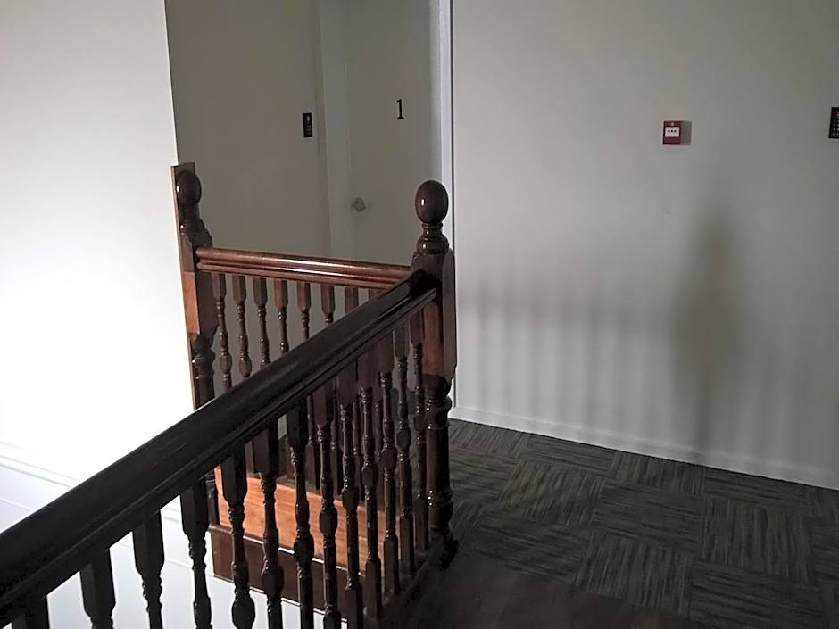 CROWN CENTRAL BUSINESS DISTRICT Motel