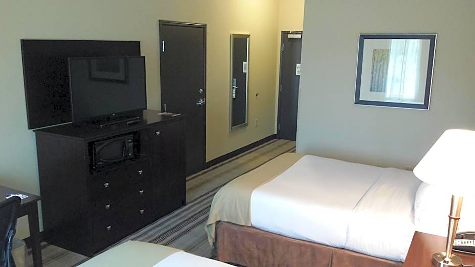Holiday Inn Express & Suites Nevada By IHG