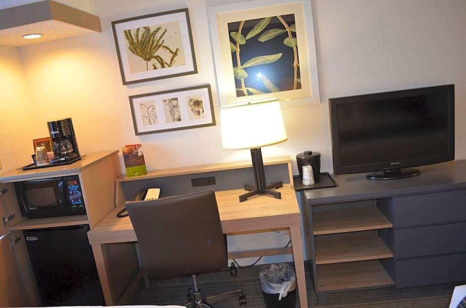 Country Inn & Suites by Radisson, Frederick, MD