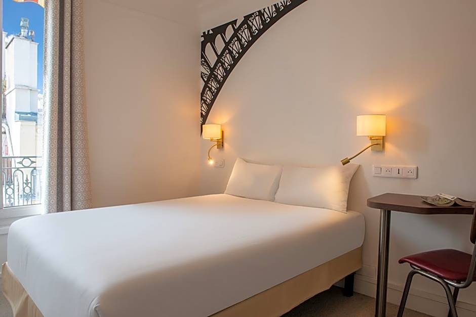 Au Pacific Hotel