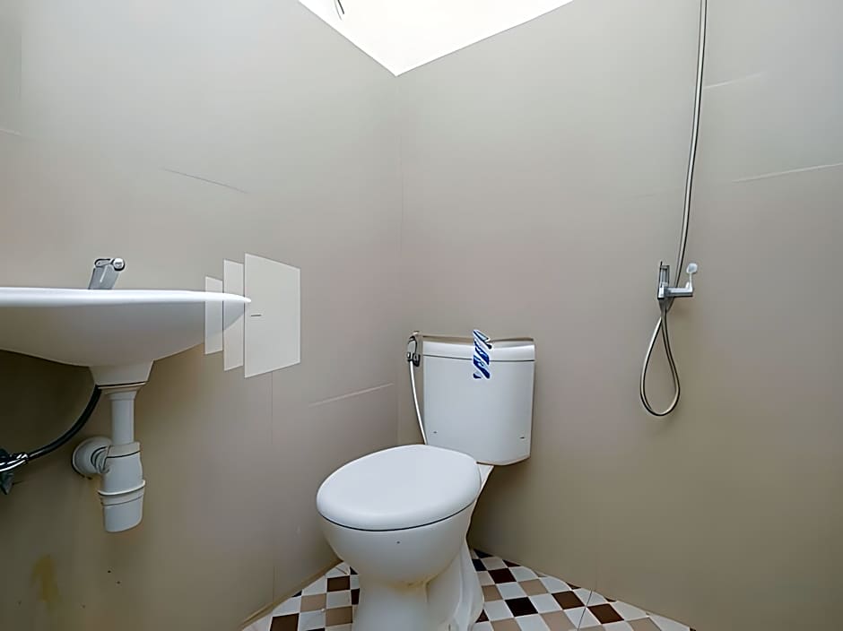 Grand Kencana Guesthouse Syariah near Wisata Bahari Lamongan Mitra RedDoorz