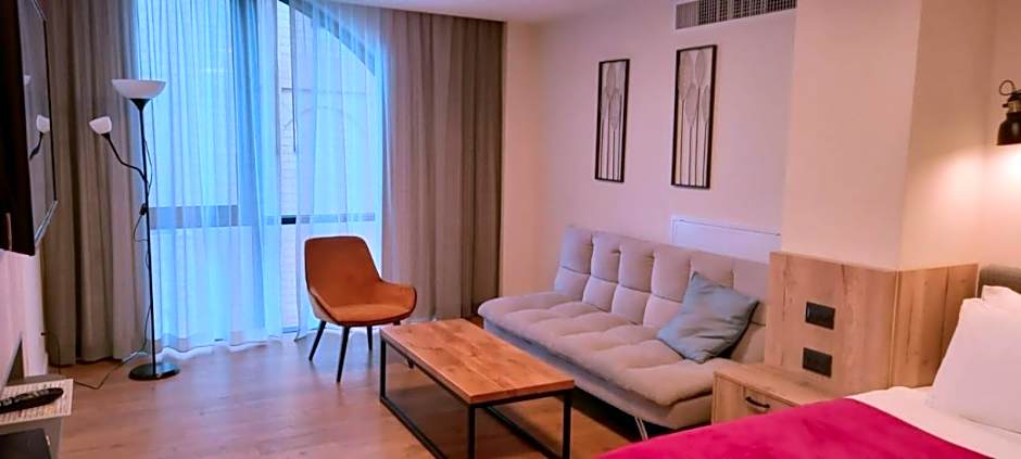 Apartique Hotel