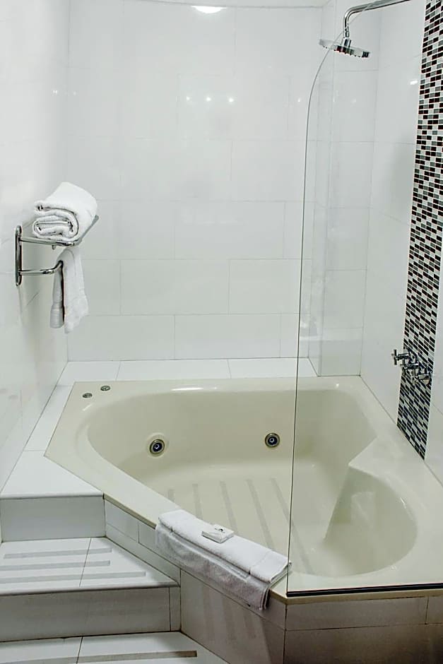 El Polo Apart Hotel & Suites