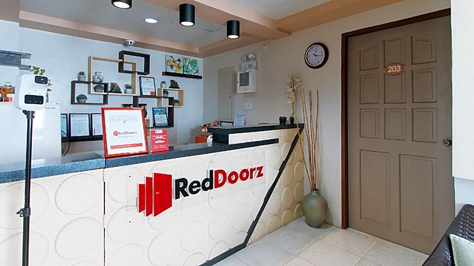 RedDoorz @ Bridgeway Hotel Tuguegarao City