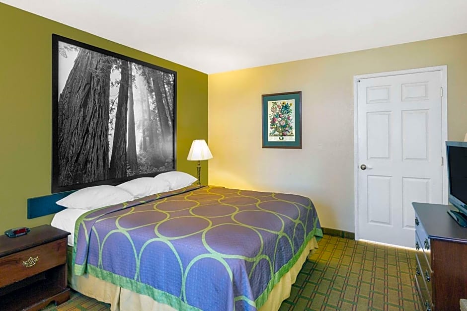 Super 8 by Wyndham Corning