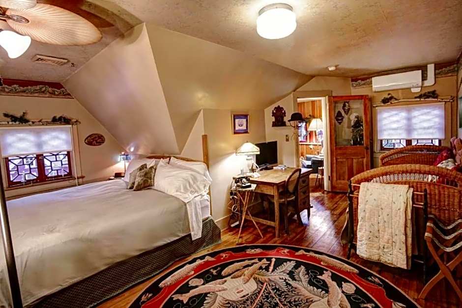 The Queen, A Victorian Bed & Breakfast