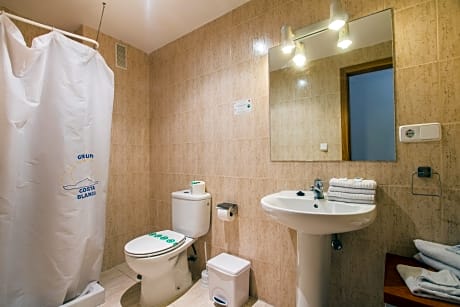 1 BEDROOM APARTMENT 3 ADULTS