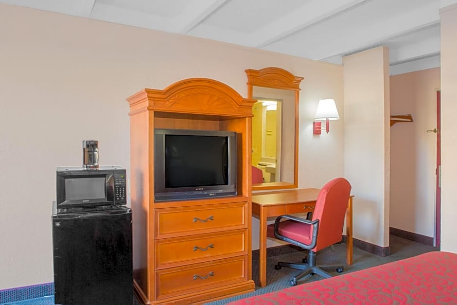 Days Inn by Wyndham Tallahassee University Center