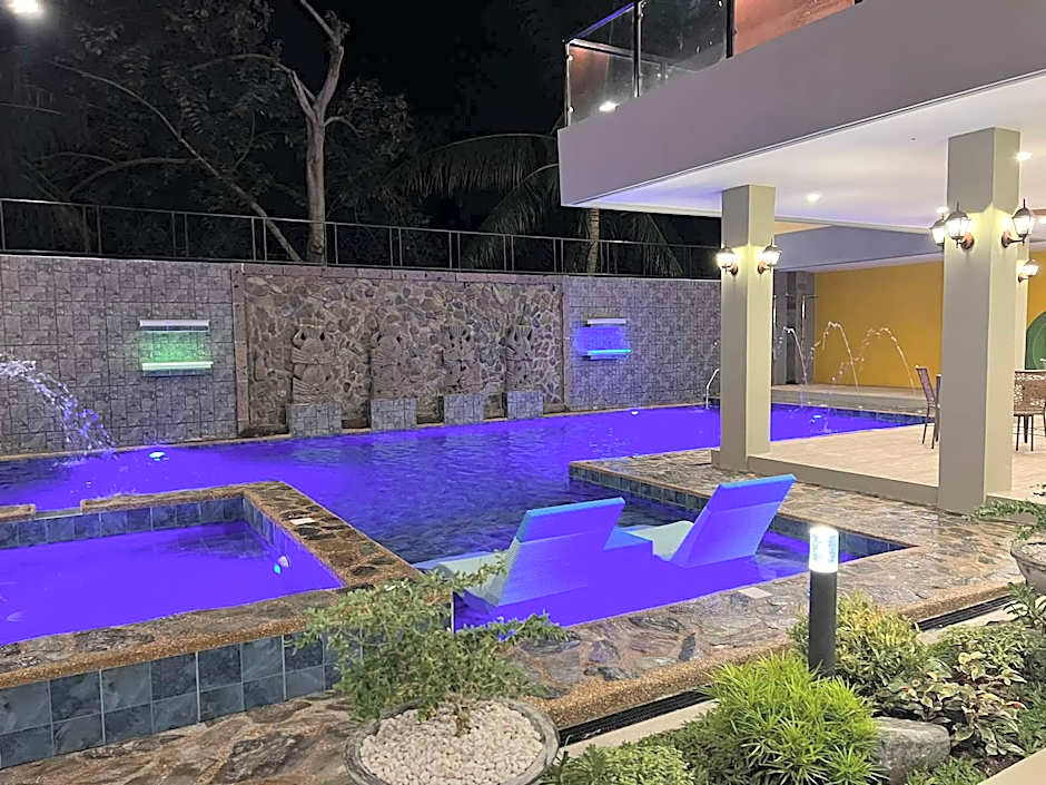 Photo 1 of 6 of Villa
