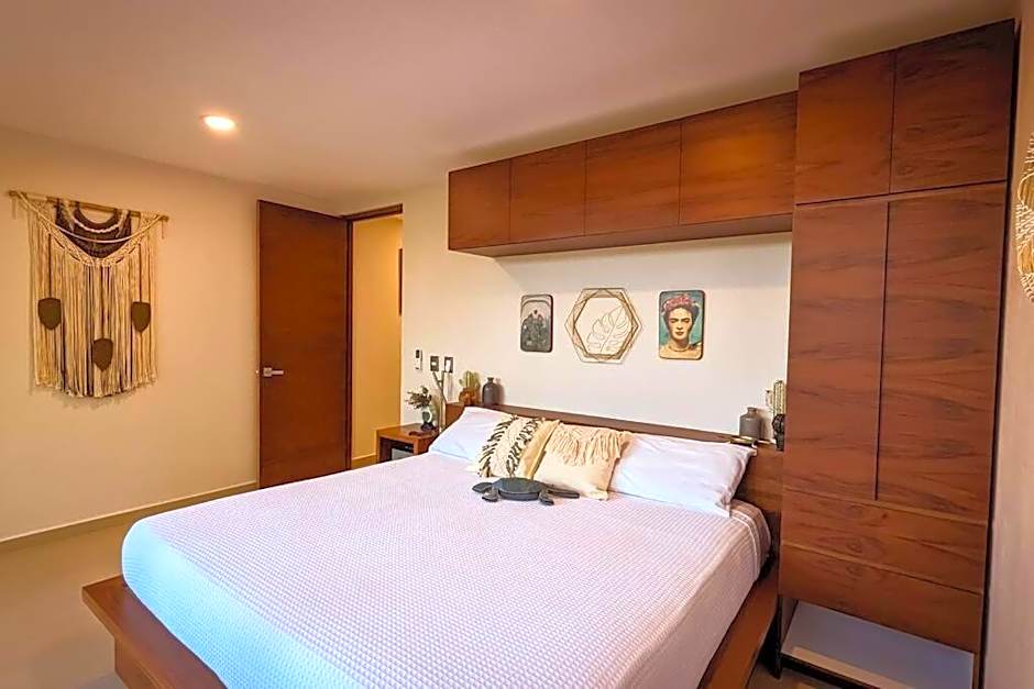 Frida's Artsy Condo with own mural, outdoor tub & rooftop pool