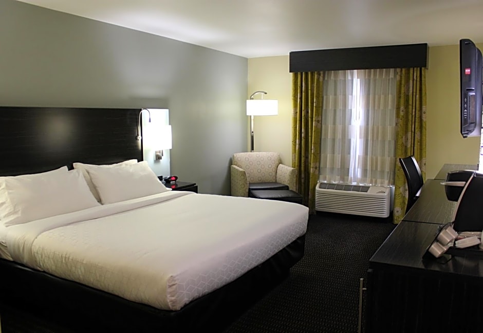 Holiday Inn Express & Suites Marion Northeast, an IHG Hotel