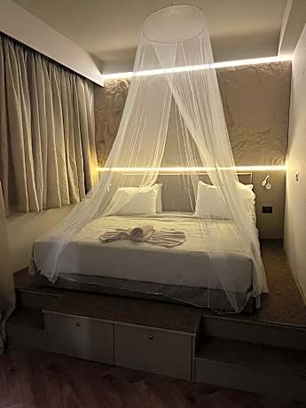 TRADITIONAL VILLA WITH PRIVATE POOL