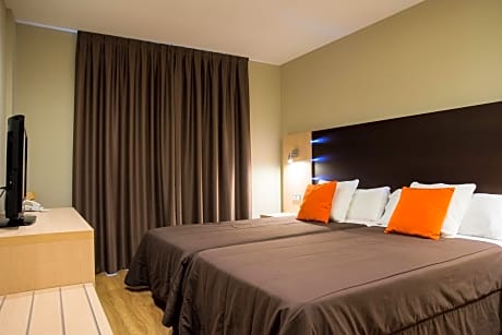 Double or Twin Room (1 Adult)
