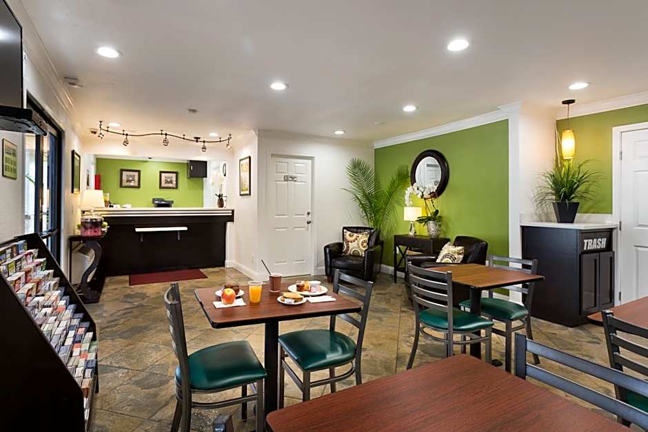 Rodeway Inn San Jose HWY-101 Tully Rd Exit