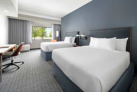 Queen Room with Two Queen Beds and Bathtub - Mobility Access/Hearing Accessible