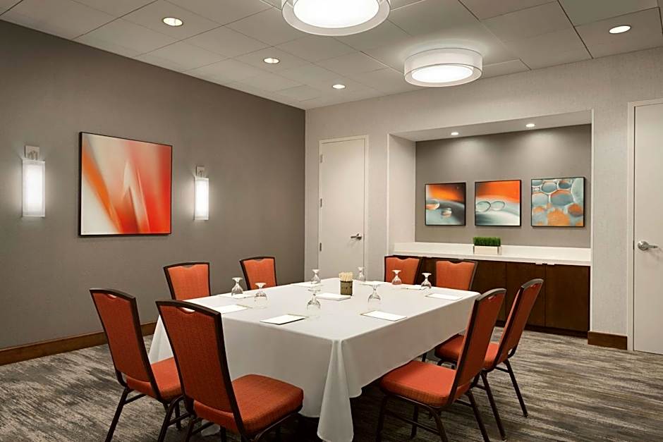 DoubleTree By Hilton Hotel Bradley International Airport