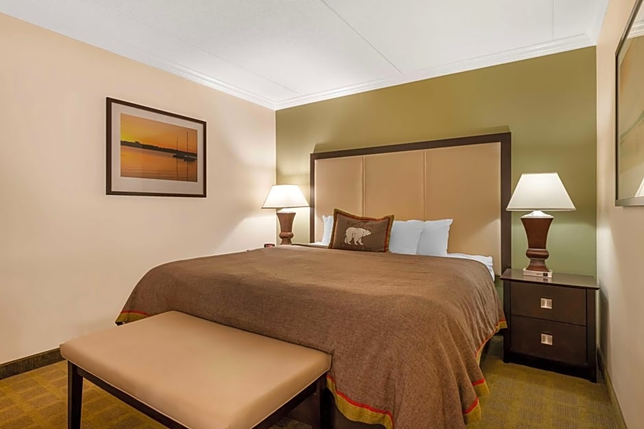 Best Western Plus White Bear Country Inn