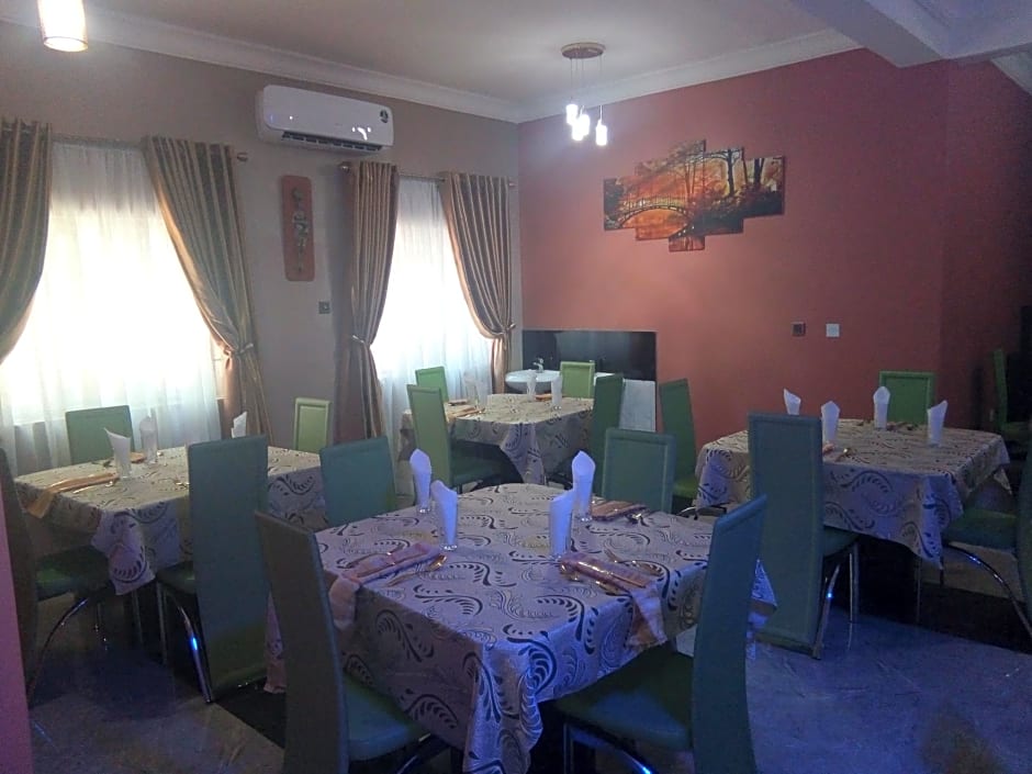 Pameec Luxury Suites