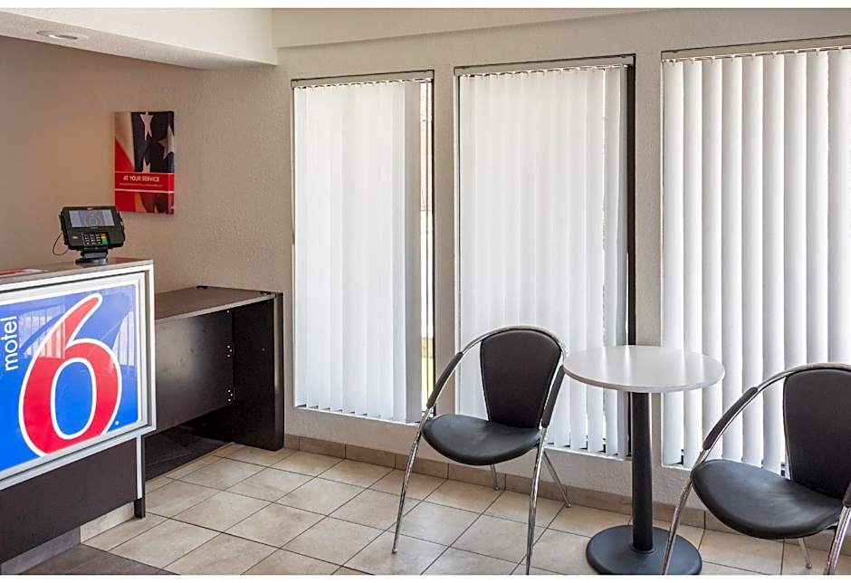 Motel 6-Bakersfield, CA - Convention Center
