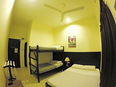 Budget Family Room with 1 Double Bed, 1 Bunk Bed and Fan