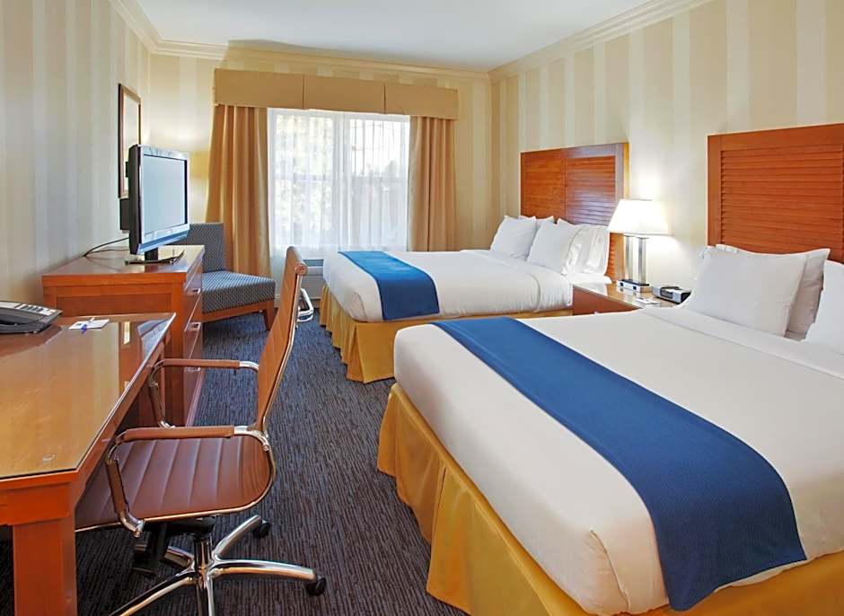 Holiday Inn Express Hotel & Suites Santa Cruz By IHG