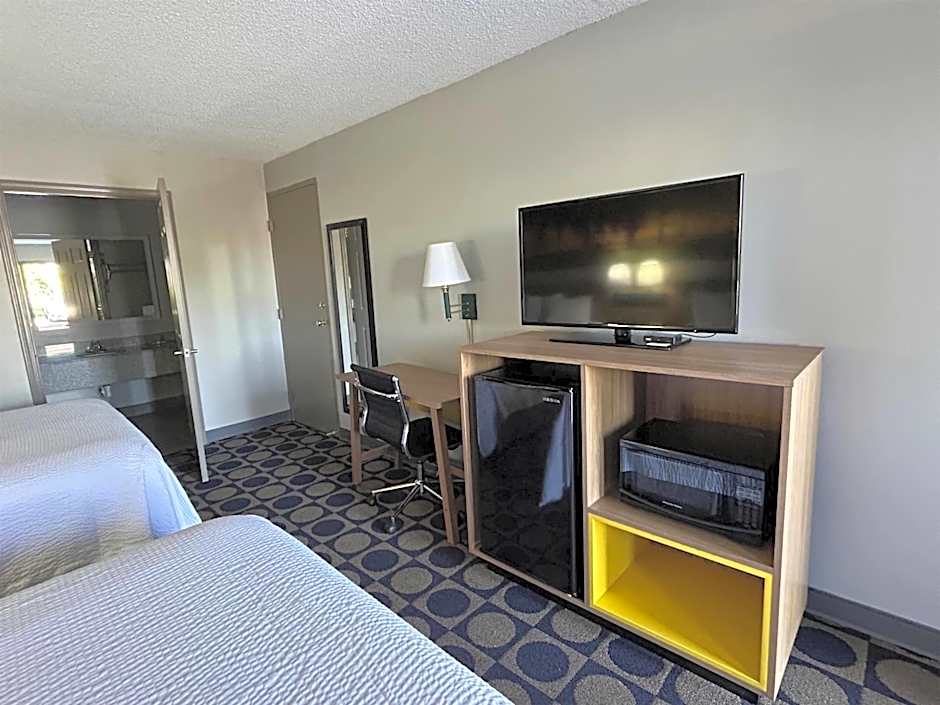 Days Inn by Wyndham Byron