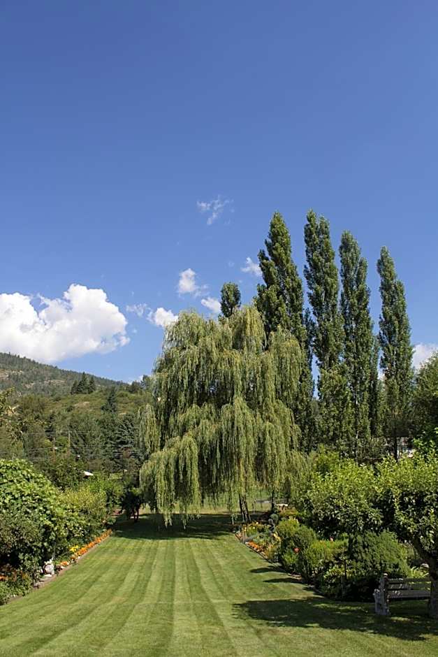 Genelle House B&B Guest House