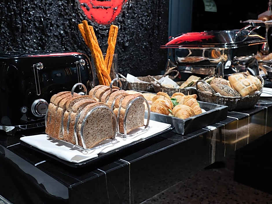 The Glam Boutique Hotel & Apt