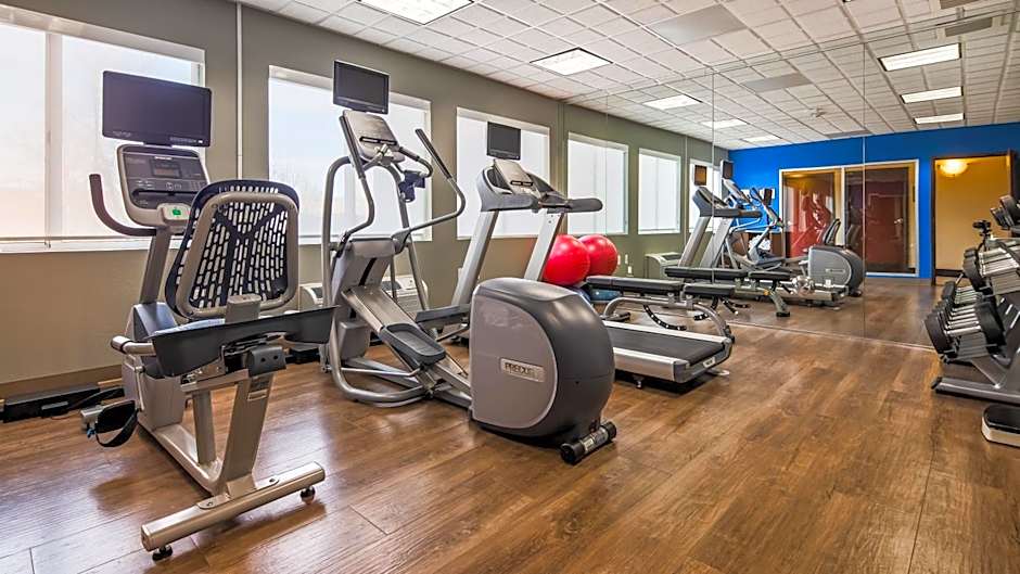 Holiday Inn Express & Suites Detroit - Farmington Hills By IHG