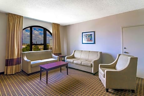 SUITE, QUEEN/QUEEN, ACCESSIBLE Room Only