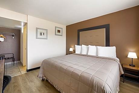 King Room - Non-Smoking