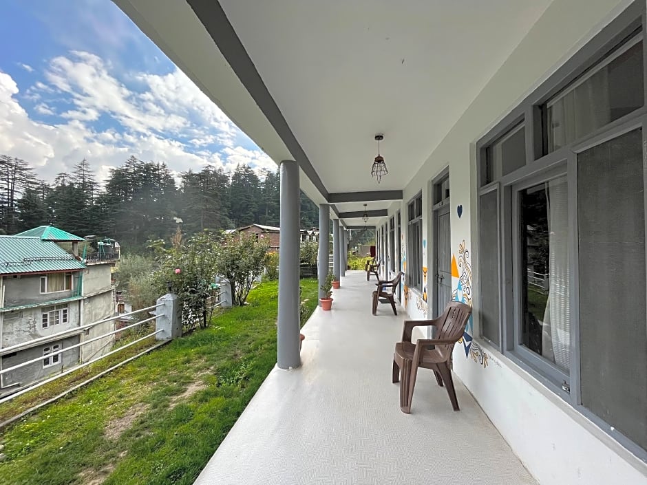 Young Monk Hostel & Cafe Manali