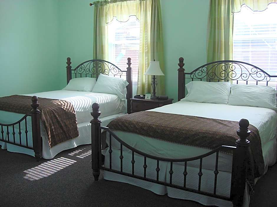 The City Hotel Bar & Grill