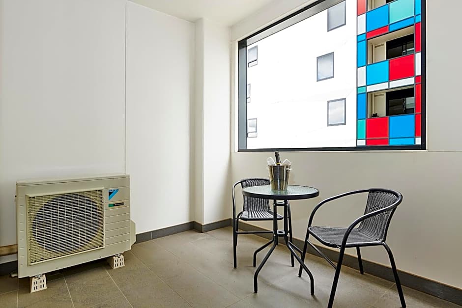 Melbourne Knox Central Apartment Hotel Official